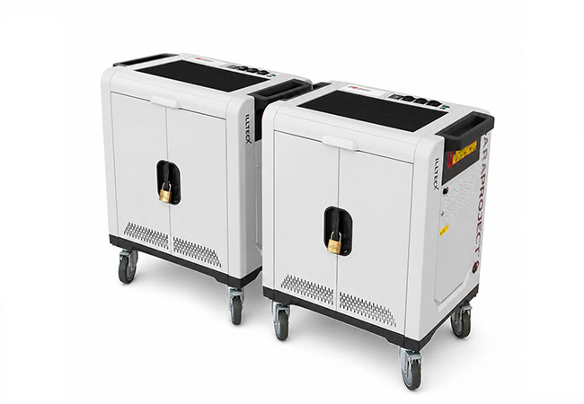 ILLTECxParaproject Trolley i32 mit geschlossenen TÃ¼ren und Vorbereitung fÃ¼r VorhÃ¤ngeschloss