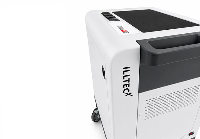 Detailansicht des ILLTECxParaproject Trolley i32 mit ILLTECx Branding und Griffmulde